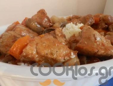 Η συνταγή της ημέρας: Χοιρινό με κρεμμυδάκια στιφάδο και μανιτάρια